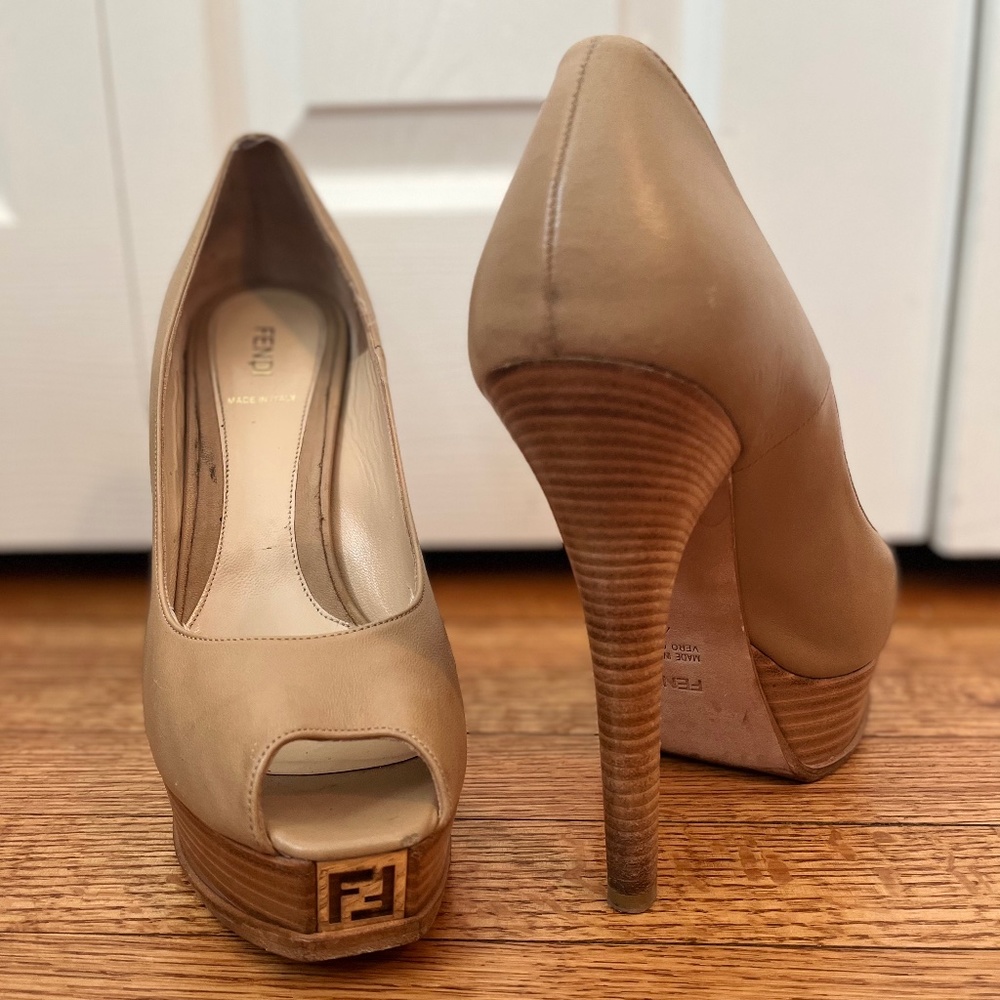 Fendi Fendista pump in beige